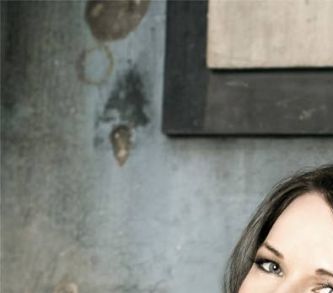 Erja Lyytinen kiinnosti kansaa niin paljon, että Pakkasukko -tapahtuman lauantain pääkonsertti on myyty loppuun.