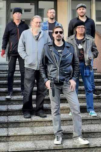 Afterglow, takana Seppo Salmi, Mikko Rintala ja Matti Perkiö, keskellä Matti Adolfsen ja Erkki Kari, edessä Ville Välkky.